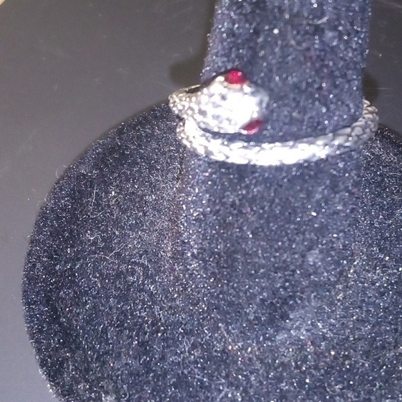❤️3/$10❤️NIP - Silver Tone Hollow Style New Design Ring - Size 5.75 - Picture 4 of 7